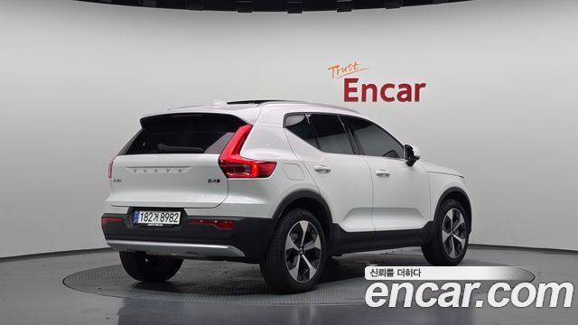 Volvo XC40 B4 Ultimate Bright 2024 — фото 2