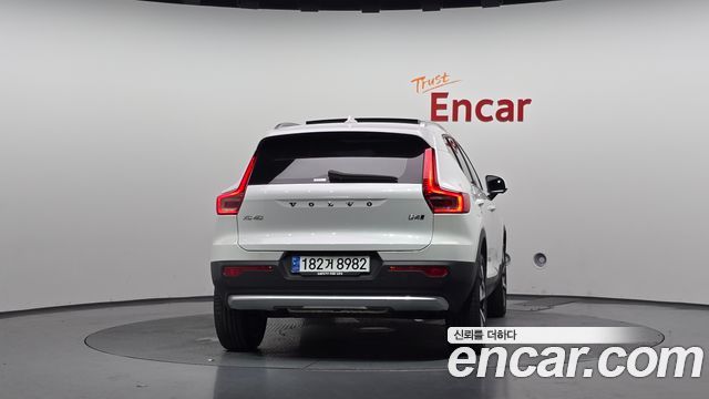 Volvo XC40 B4 Ultimate Bright 2024 — фото 4
