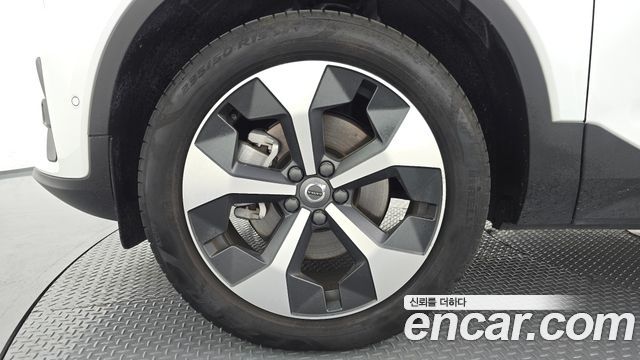 Volvo XC40 B4 Ultimate Bright 2024 — фото 5