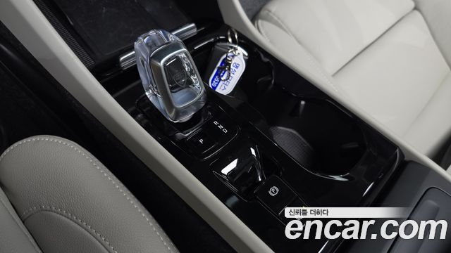 Volvo XC40 B4 Ultimate Bright 2024 — фото 9