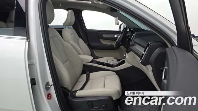 Volvo XC40 B4 Ultimate Bright 2024 — фото 11