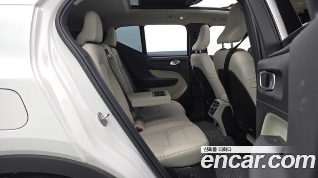 Volvo XC40 B4 Ultimate Bright 2024 — фото 12