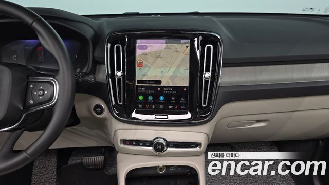 Volvo XC40 B4 Ultimate Bright 2024 — фото 14