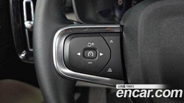 Volvo XC40 B4 Ultimate Bright 2024 — фото 16