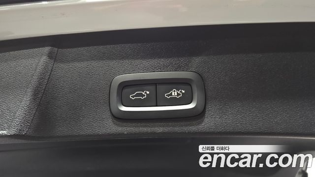 Volvo XC40 B4 Ultimate Bright 2024 — фото 20