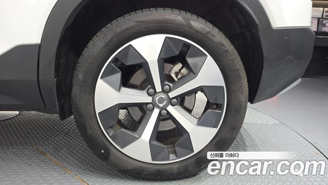 Volvo XC40 B4 Ultimate Bright 2024 — фото 21