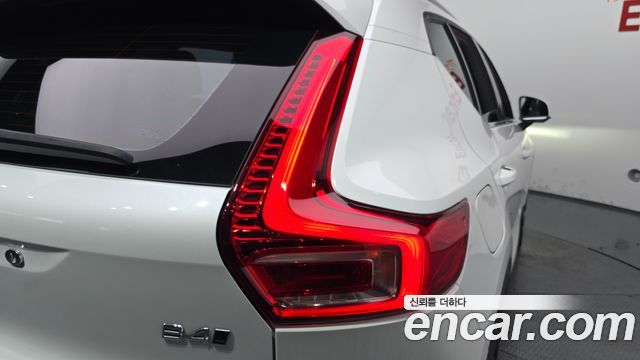 Volvo XC40 B4 Ultimate Bright 2024 — фото 23