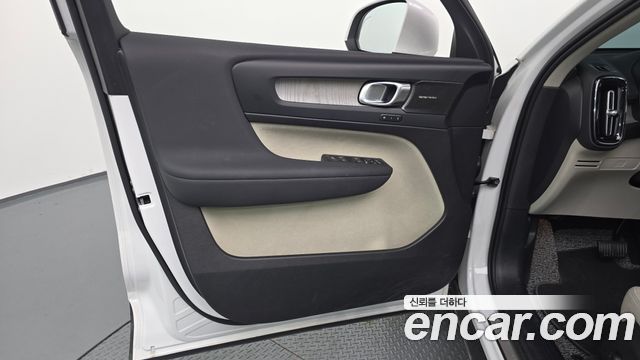 Volvo XC40 B4 Ultimate Bright 2024 — фото 24