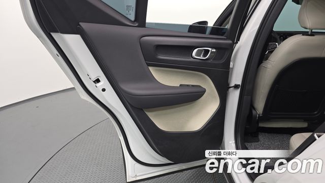 Volvo XC40 B4 Ultimate Bright 2024 — фото 25