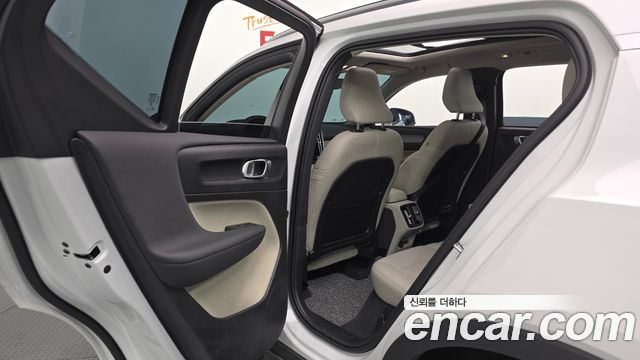 Volvo XC40 B4 Ultimate Bright 2024 — фото 26