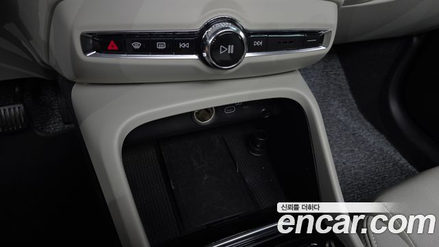 Volvo XC40 B4 Ultimate Bright 2024 — фото 31