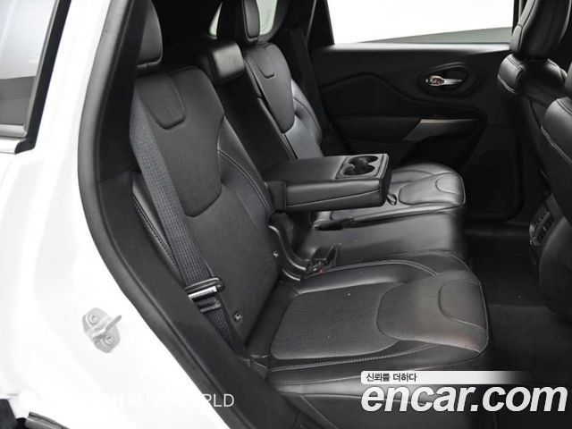 Jeep Cherokee (KL) 2.4 Limited AWD 2020 — фото 16