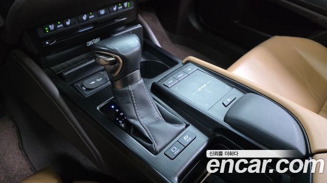 Lexus ES300h (VII) Executive 2019 — фото 9