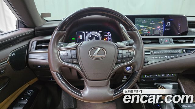 Lexus ES300h (VII) Executive 2019 — фото 14