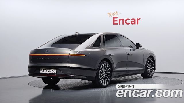 Hyundai Grandeur (GN7) 2,5 Gasoline 2WD Calligraphy 2023 — фото 2