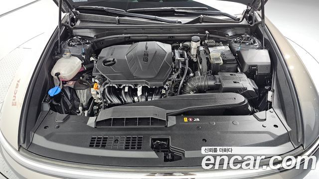 Hyundai Grandeur (GN7) 2,5 Gasoline 2WD Calligraphy 2023 — фото 6