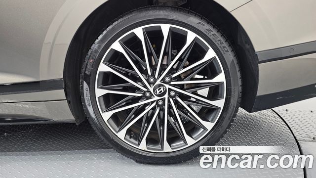 Hyundai Grandeur (GN7) 2,5 Gasoline 2WD Calligraphy 2023 — фото 21