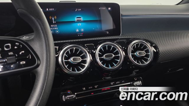 Mercedes-Benz A-Class (W177) A220 Hatchback 2019 — фото 13