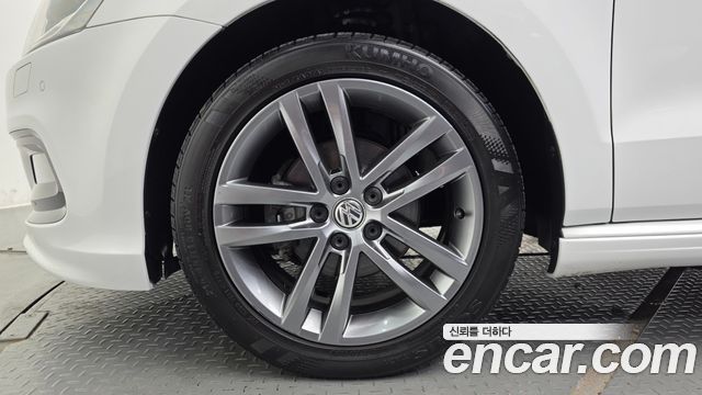 Volkswagen Polo 1.4 TDI R-Line 5th 2015 — фото 5