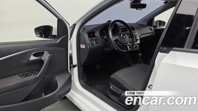 Volkswagen Polo 1.4 TDI R-Line 5th 2015 — фото 10
