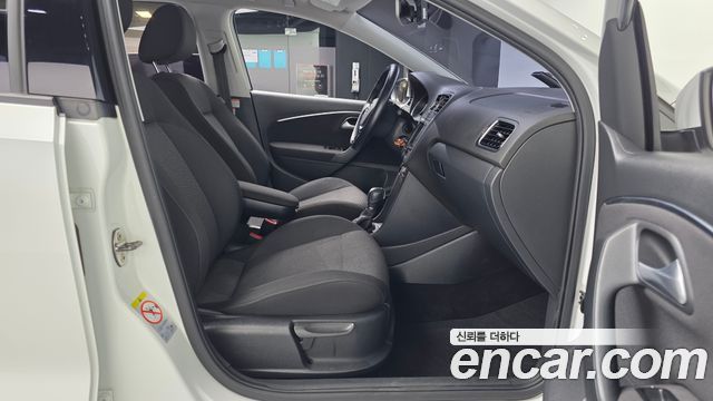 Volkswagen Polo 1.4 TDI R-Line 5th 2015 — фото 11