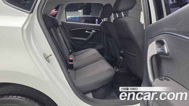 Volkswagen Polo 1.4 TDI R-Line 5th 2015 — фото 12