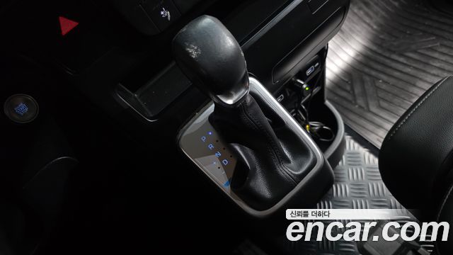 Hyundai Staria Cargo 3-Seater Modern 2023 — фото 9