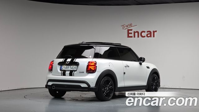 MINI Cooper Classic Plus 3rd 2024 — фото 2