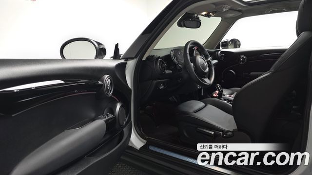 MINI Cooper Classic Plus 3rd 2024 — фото 10