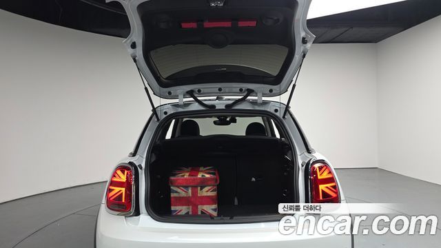 MINI Cooper Classic Plus 3rd 2024 — фото 20