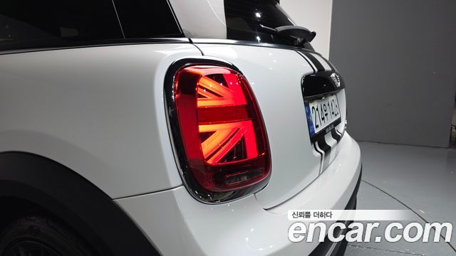 MINI Cooper Classic Plus 3rd 2024 — фото 23
