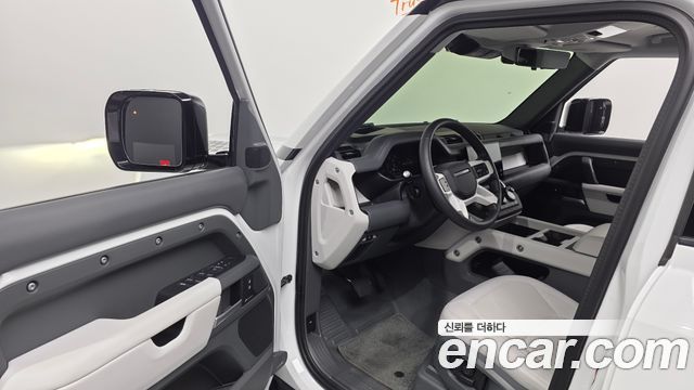 Land Rover Defender (L663) 110 D300 X-Dynamic HSE 2025 — фото 10