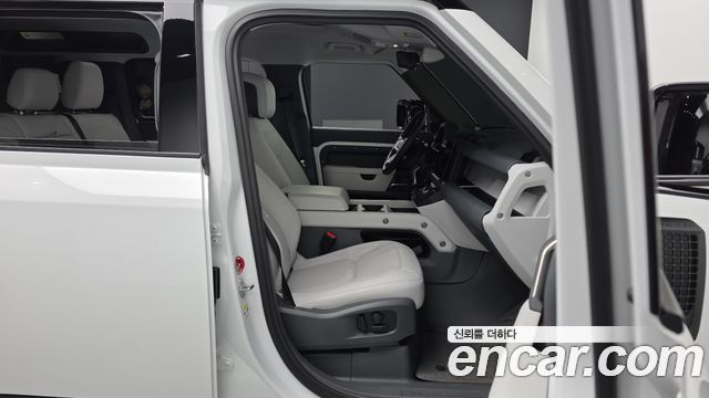 Land Rover Defender (L663) 110 D300 X-Dynamic HSE 2025 — фото 11