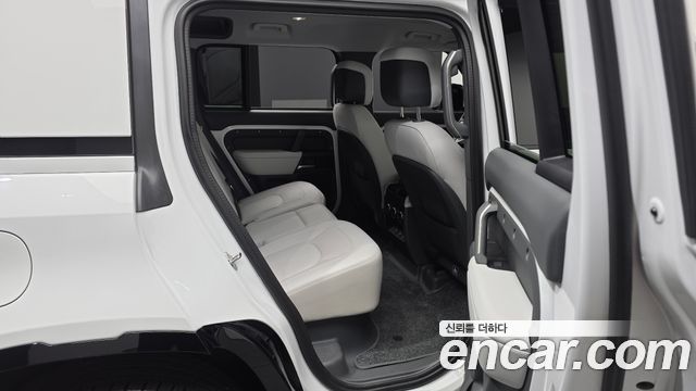 Land Rover Defender (L663) 110 D300 X-Dynamic HSE 2025 — фото 12