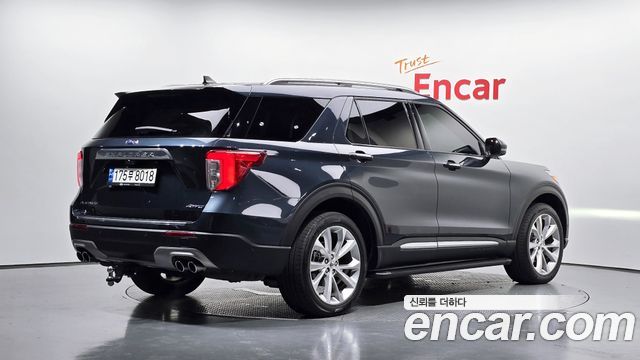 Ford Explorer (VI) 3.0 Platinum 4WD 2022 — фото 2