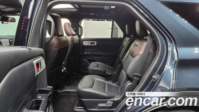 Ford Explorer (VI) 3.0 Platinum 4WD 2022 — фото 11