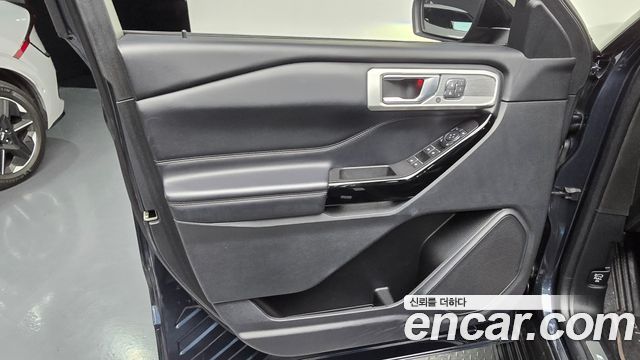 Ford Explorer (VI) 3.0 Platinum 4WD 2022 — фото 24
