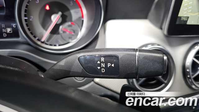 Mercedes-Benz GLA-Class (X156) GLA200 d 4MATIC 2017 — фото 9