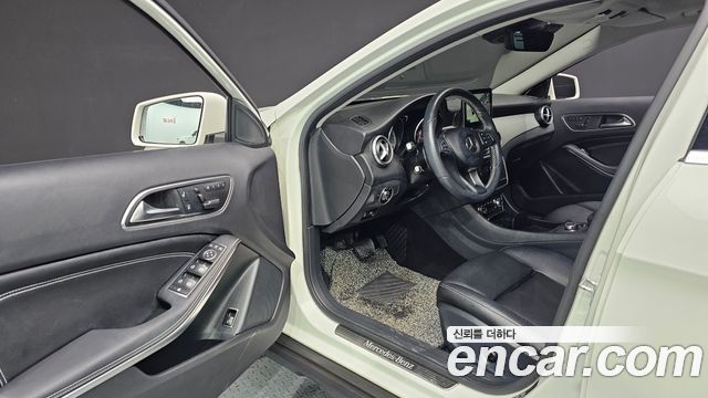 Mercedes-Benz GLA-Class (X156) GLA200 d 4MATIC 2017 — фото 10