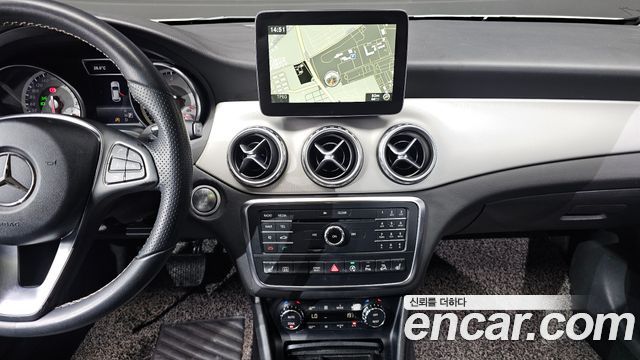 Mercedes-Benz GLA-Class (X156) GLA200 d 4MATIC 2017 — фото 12