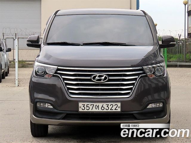 Hyundai Grand Starex Urban 9-Seater Exclusive 2020 — фото 2