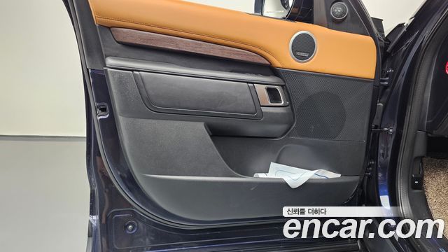 Land Rover Discovery 5 3.0 SD6 HSE Luxury 2019 — фото 24