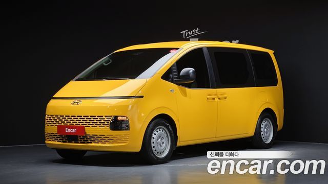 Hyundai Staria Tourer 11-Seater Smart 2023 — фото 1