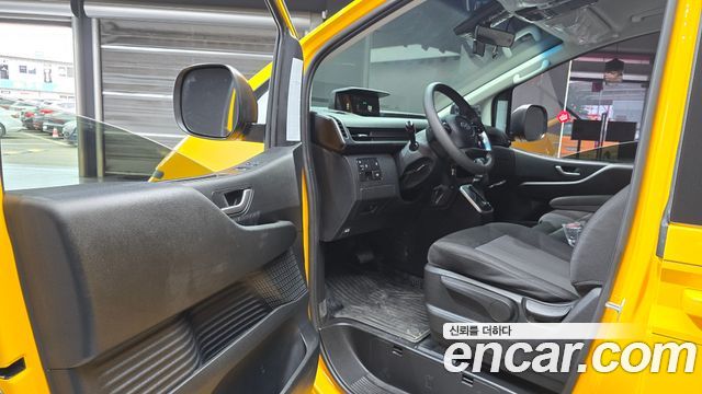 Hyundai Staria Tourer 11-Seater Smart 2023 — фото 10