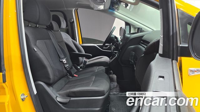 Hyundai Staria Tourer 11-Seater Smart 2023 — фото 32