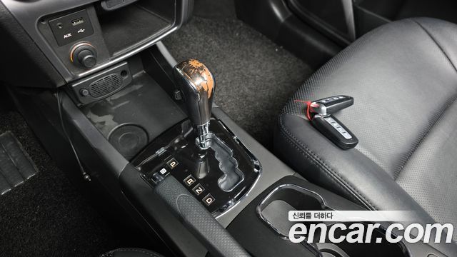 KG Mobility (SsangYong) Korando C 2.0 CVT 2WD Deluxe 2015 — фото 9