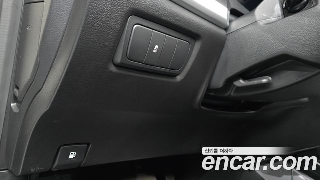 KG Mobility (SsangYong) Korando C 2.0 CVT 2WD Deluxe 2015 — фото 13