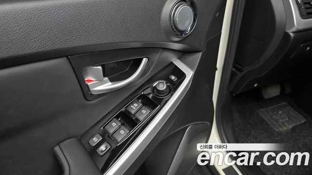 KG Mobility (SsangYong) Korando C 2.0 CVT 2WD Deluxe 2015 — фото 20