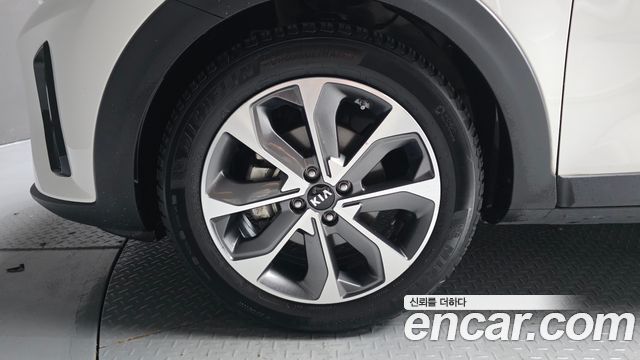 Kia Stonic 1.0 Turbo Prestige 2020 — фото 5
