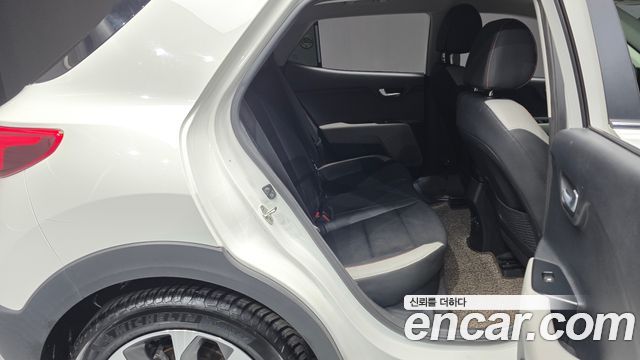 Kia Stonic 1.0 Turbo Prestige 2020 — фото 16